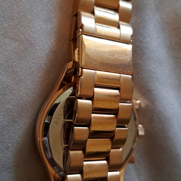 Michael Kor's Men's Watch, Rose Gold, Burgundy face - Picture 5 of 5